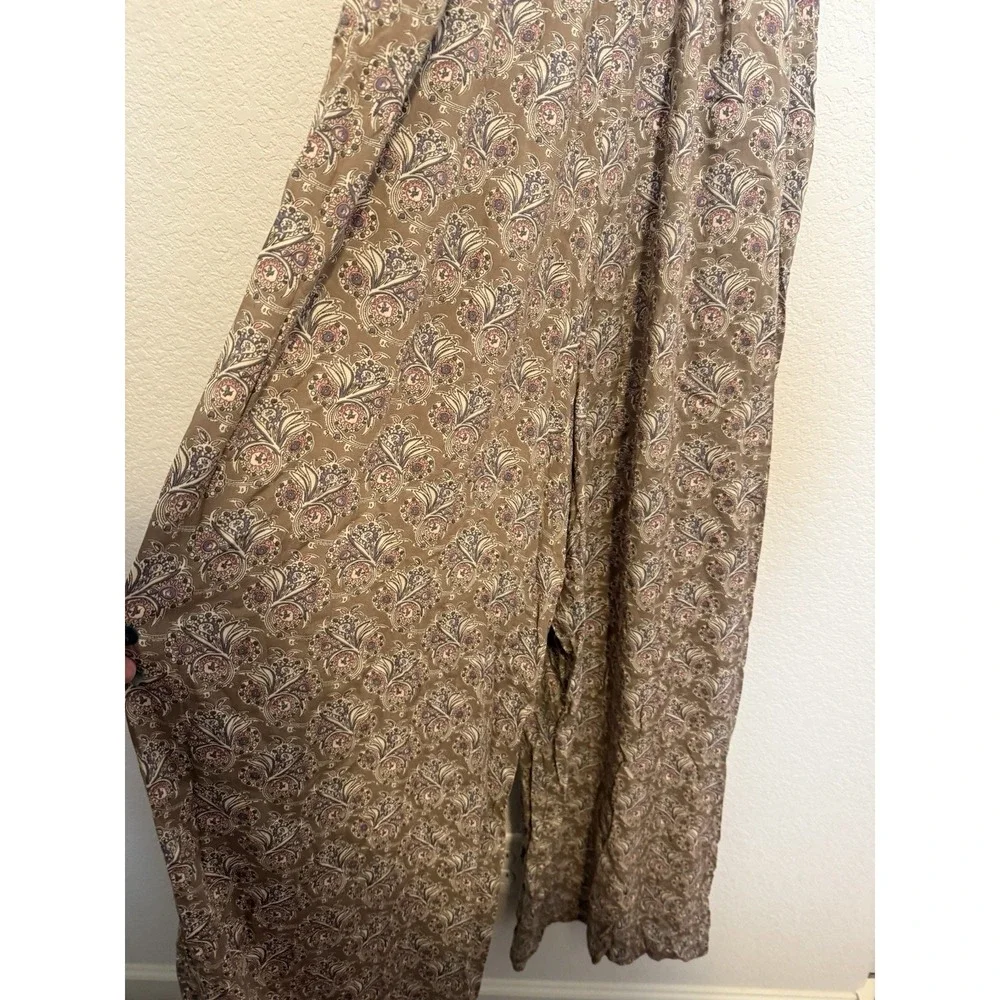 Forever 21 Brown Paisley Print Sleeveless Jump Suit XS Casual‎
